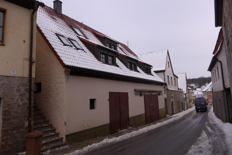 Kettenhaus mit Garagen/Kellern in Burghaslach - Bild 1