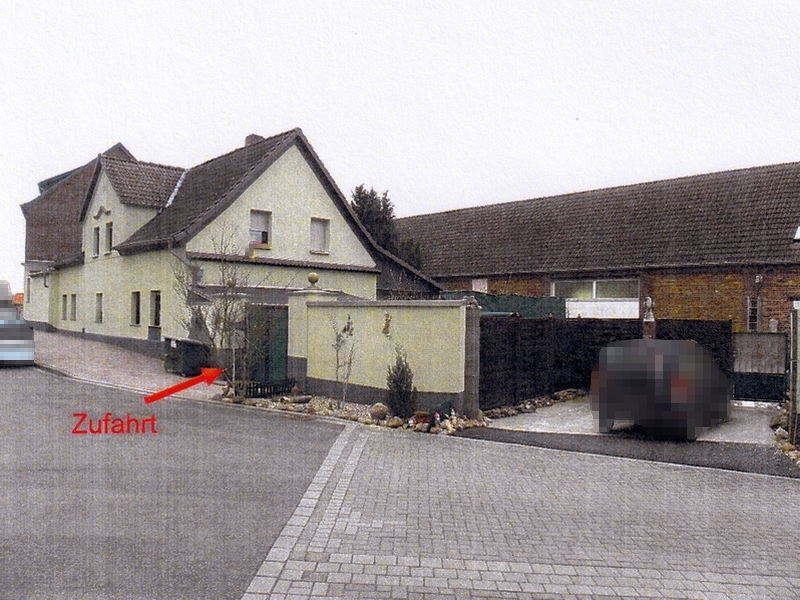 Wohnhaus mit Anbauten und baulichen Außen-/Nebenanlagen in Pouch - Bild 1