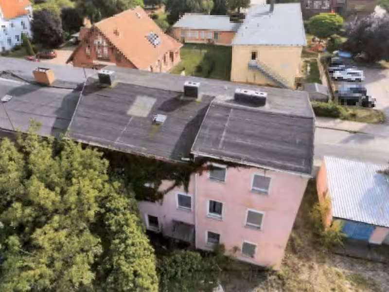 Wohnhaus mit Nebengebäude in Strasburg (Uckermark) - Bild 2