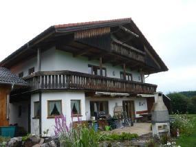 Gewerbegrundstück mit Halle und Einfamilienhaus in Wiesen - Bild 1