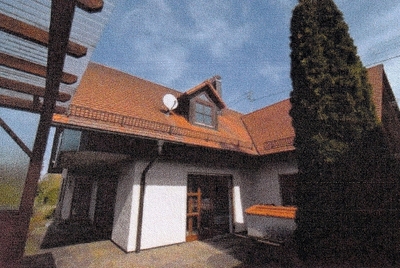 Wohnhaus mit Pkw-Garage und Lkw-Garage in Schumannstraße 8, 73485 Unterschneidheim OT Walxheim - Bild 1
