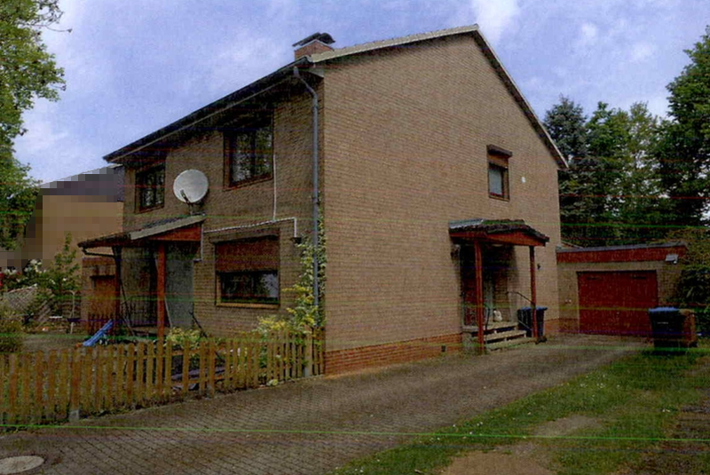 Zweifamilienhaus mit 2 Garagen in Hohenlockstedt - Bild 1