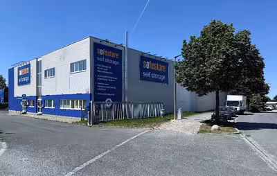Selfstorage-Immobilie, ehem. Distributionshalle, Baujahr 1994, 7.137 qm MFL; in Dieselstraße 19, 90765 Fürth - Bild 1