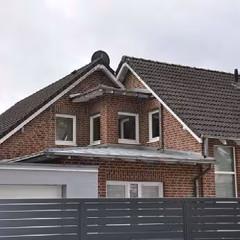 Einfamilienhaus, 1 Doppelgarage, 1 Einzelgarage in Köln - Bild 1