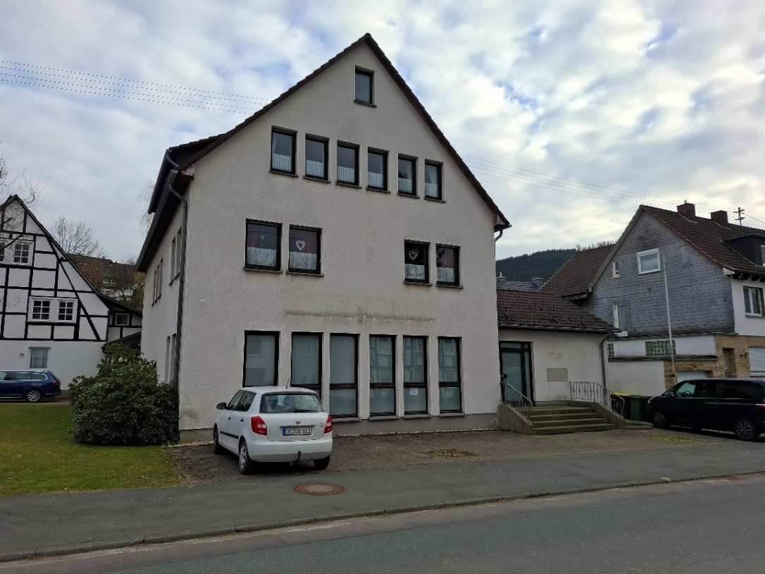 Wohn-/Geschäftshaus in Oberhundem - Bild 1