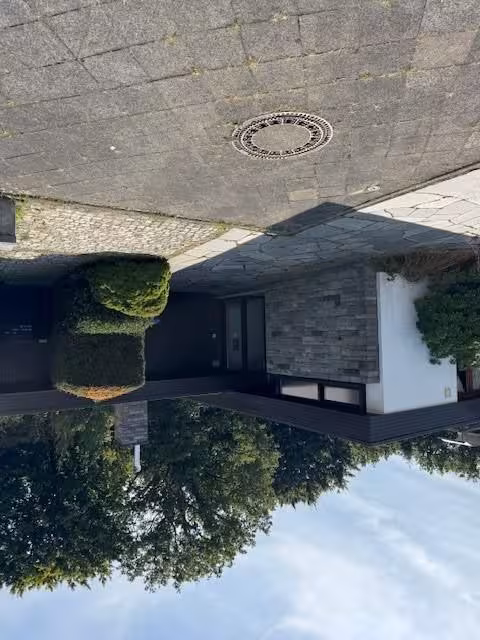 freistehendes Einfamilienhaus (Bungalow) und zwei Garagen in Mönchengladbach - Bild 1