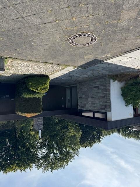 freistehendes Einfamilienhaus (Bungalow) und zwei Garagen in Mönchengladbach - Bild 1