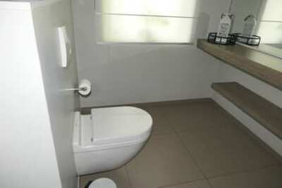 Garage, Einfamilienhaus, Freistehendes Einfamilienhaus mit Doppelgarage in Im Oberfeld 8, 51381 Leverkusen - Bild 2