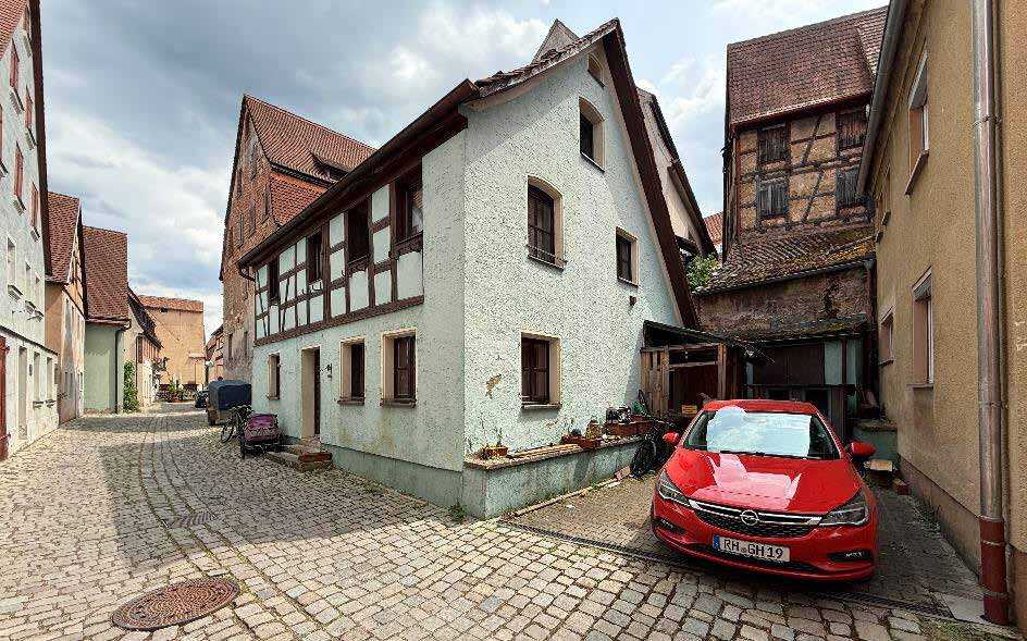 Einfamilienhaus (Baujahr vor 1909) im Altstadtkern mit denkmalrechtlichen Ensembleschutz und im Bereich eines Bodendenkmals in Spalt - Bild 3