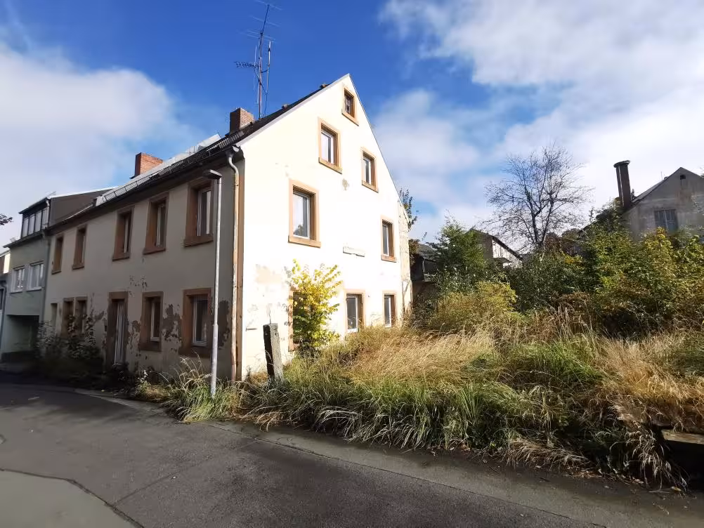 Stadt- bzw. Einfamilienhaus; unbebautes Grundstück in Selb - Bild 1