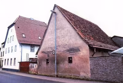 Mehrfamilienwohnhaus mit Abrissobjekt (Scheune) in Ittlinger Straße 8, 75031 Eppingen - Richen - Bild 2