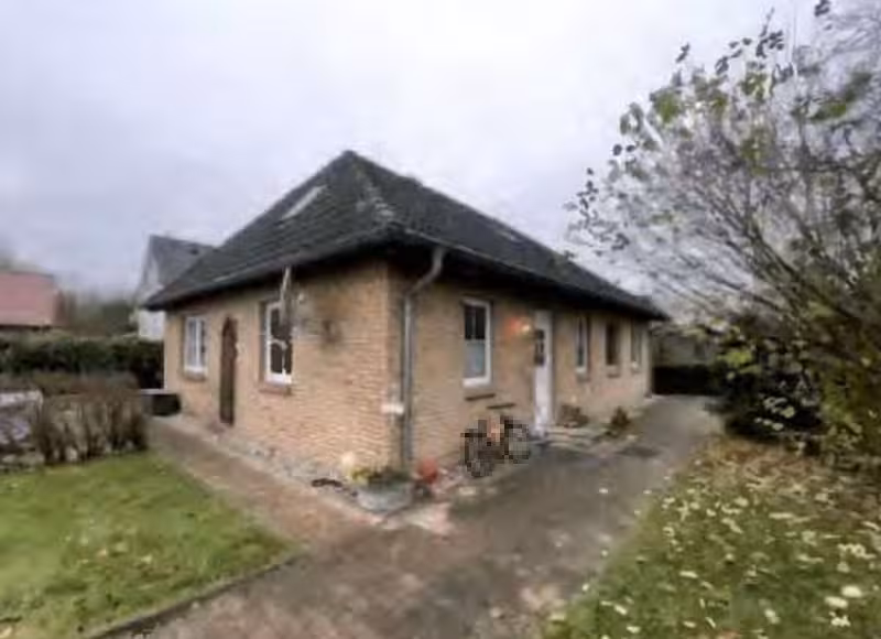 Einfamilienhaus und Doppelgarage in Groß Kussewitz - Bild 1