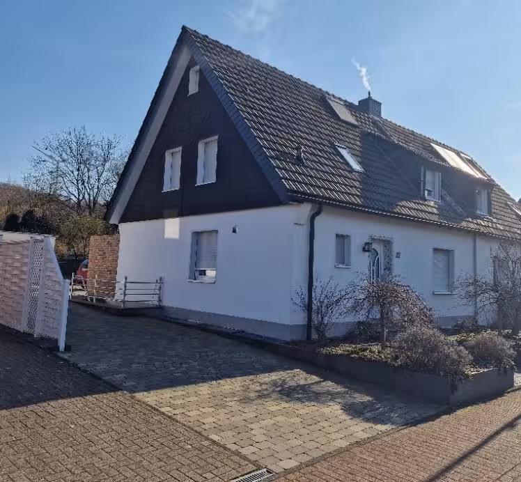 Einfamilienhaus nebst 2 Garagen in Bruckhausen - Bild 2