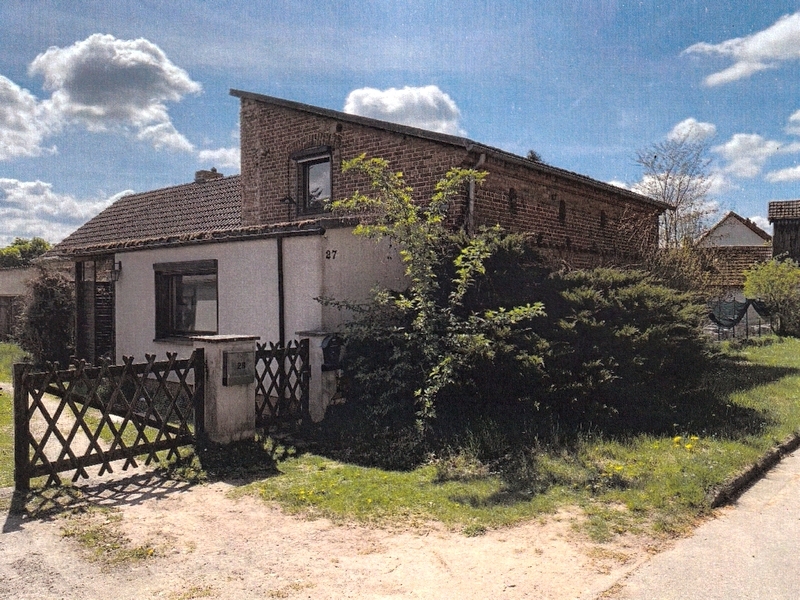 Wohngebäude mit Quergebäude und Doppelgarage in Steinhöfel - Bild 2