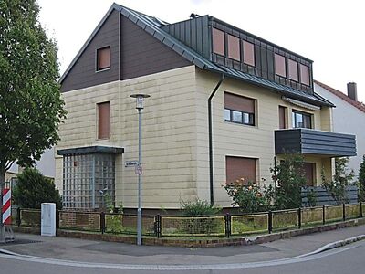 Dreifamilienhaus mit Einzelgarage in Schillerstraße 24, 73770 Denkendorf - Bild 1