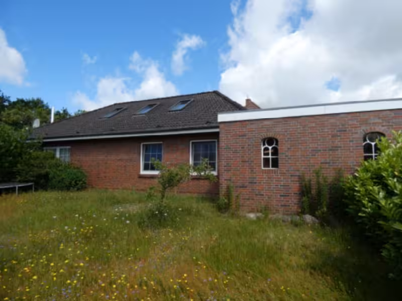 Einfamilienhaus nebst 2 Garagen in Ostrohe - Bild 2