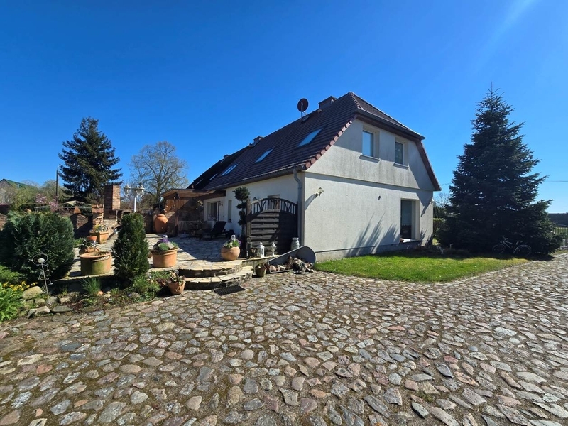 Einfamilienwohnhaus (Doppelhaushälfte) mit Doppelcarport in Demmin - Bild 3