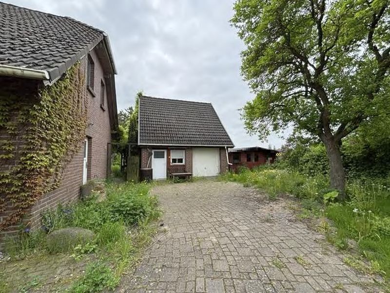 Einfamilienhaus mit 2 Nebengebäuden in Neetzka - Bild 1