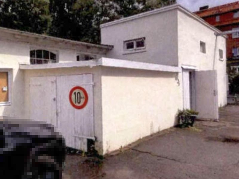 Bürogebäude, 3 Lagergebäude und 19 Garagen in Hamburg - Bild 3