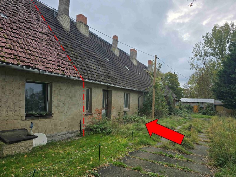 Reihenhaus mit 3 Wohneinheiten und einfachen Nebengebäuden in Schmoldow - Bild 3