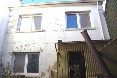 Einfamilienhaus, Einfamilienhausgrundstück, sanierungsbedürftig, d. W. für baulich illegale/überalterte Nebengebäude Abbruch unterstellt in Gierather Straße 12, 41363 Jüchen, Bedburdyck - Bild 2