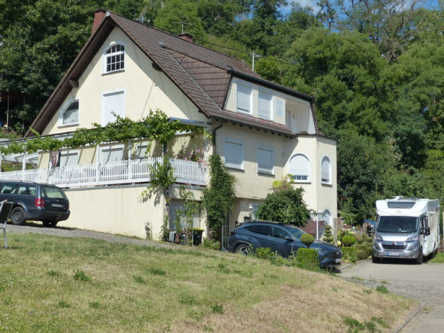 mit einem Zweifamilienhaus bebautes Grundstück sowie die mit einem ehemaligen Wohnhaus und einsturzgefährdeten Scheunenbauten bebauten Grundstücke in Kobern-Gondorf - Bild 4