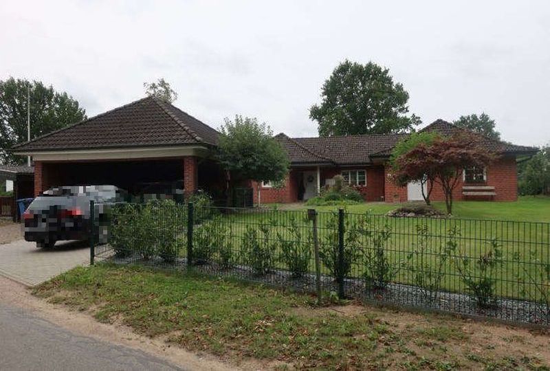 Einfamilienwohnhaus mit Doppelcarport in Kattendorf - Bild 1