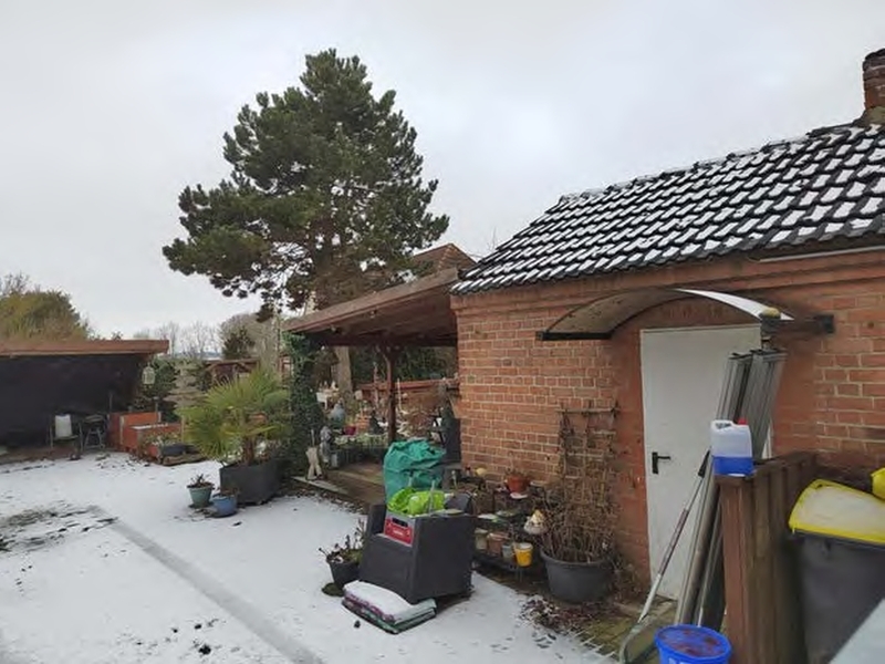 Doppelhaushälfte mit Carport und Nebengebäude in Karow - Bild 2