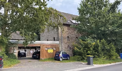 Einfamilienhaus,  Zweifamilienhaus mit Stall, Carport in Massener Straße 145, 147, 59439 Holzwickede - Bild 1