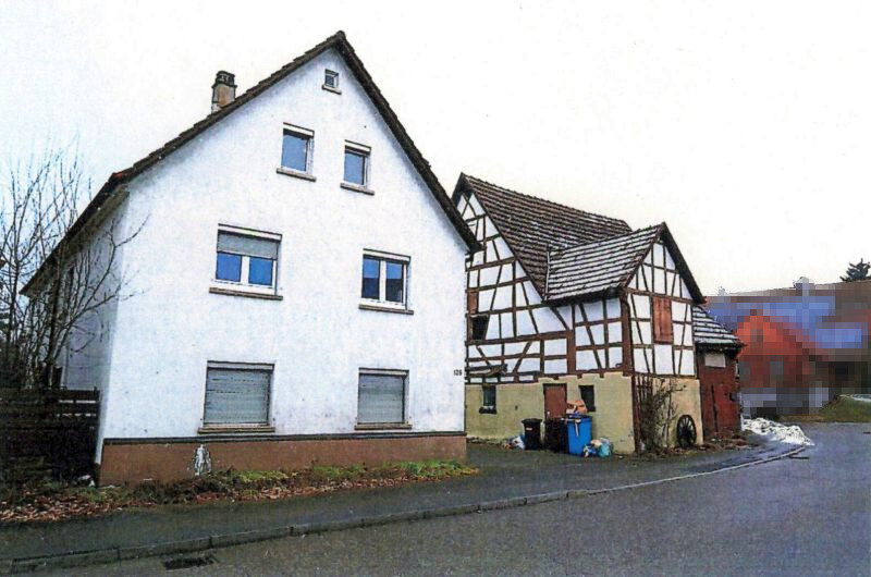 Doppelwohnhaus nebst Doppelgarage und Scheunengebäude in Langenbeutingen - Bild 3