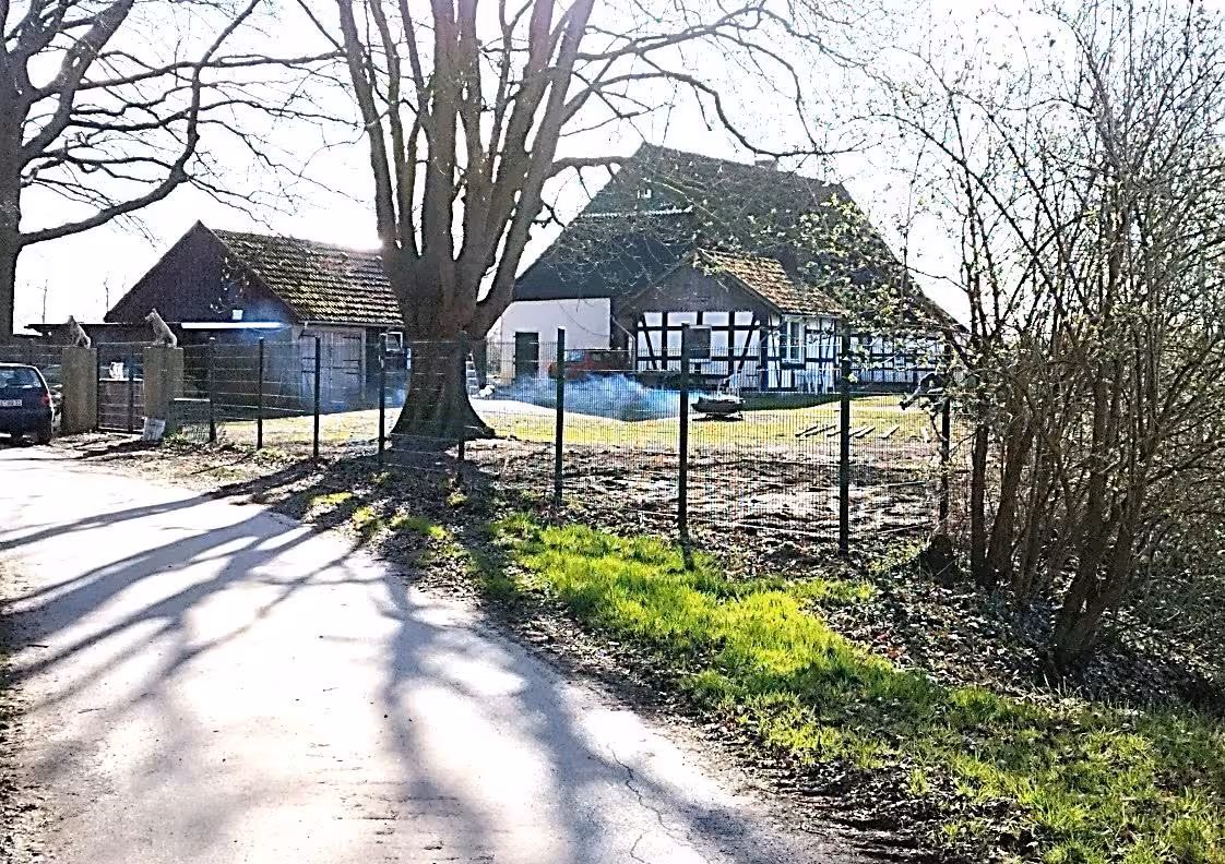 Freistehendes Einfamilienhaus -ehemaliges Heuerlingshaus - mit nicht ausgebautem Dachgeschoss sowie mit Schuppengebäude in Espelkamp - Bild 2