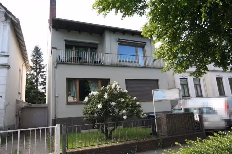 1/2 Miteigentumsanteil an Zweifamilienhaus mit Garagenanbau in Hamburg - Bild 1