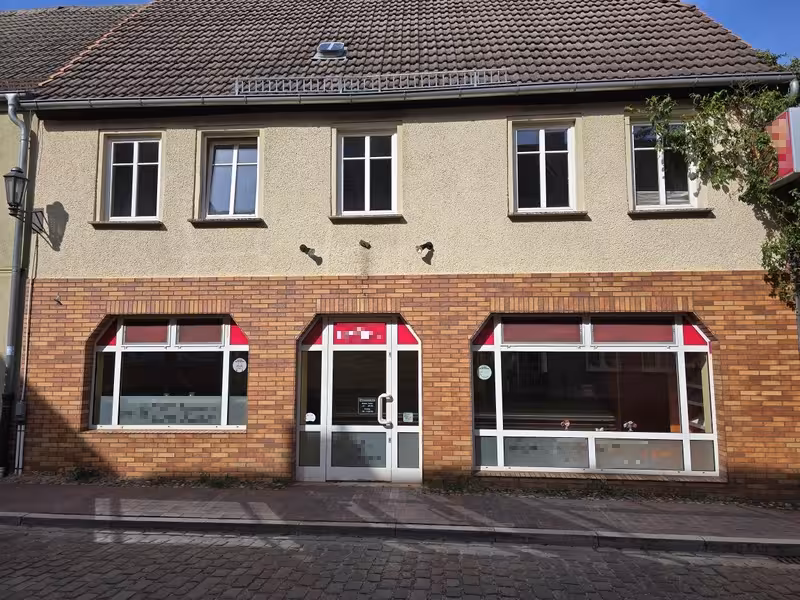 Wohn-/Geschäftshaus (ehemalige Bäckerei) mit Garage in Röbel/Müritz - Bild 2