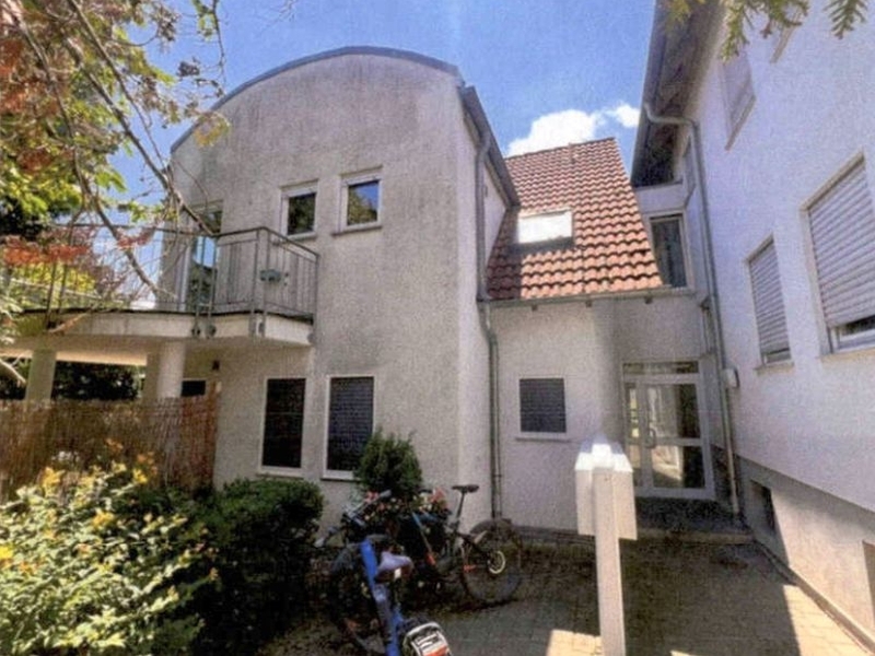 2-Zimmer-Wohnung mit 2 Stellplätzen in einem Dreifachparker in Ludwigsburg - Bild 1