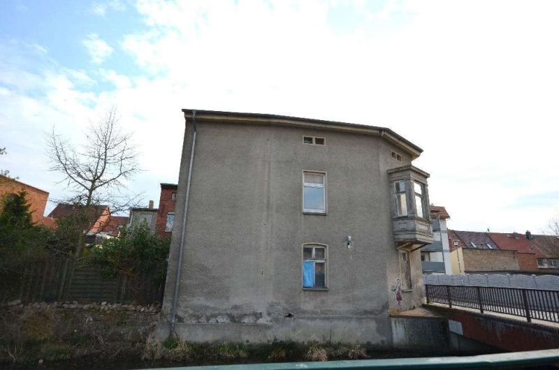Wohn-/Geschäfts- und Nebengebäude (teilweise eingestürzt) in Pritzwalk - Bild 2