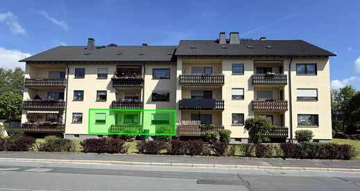 Eigentumswohnung Nr. 3 EG links und Fertigteilgarage in Selb - Bild 1