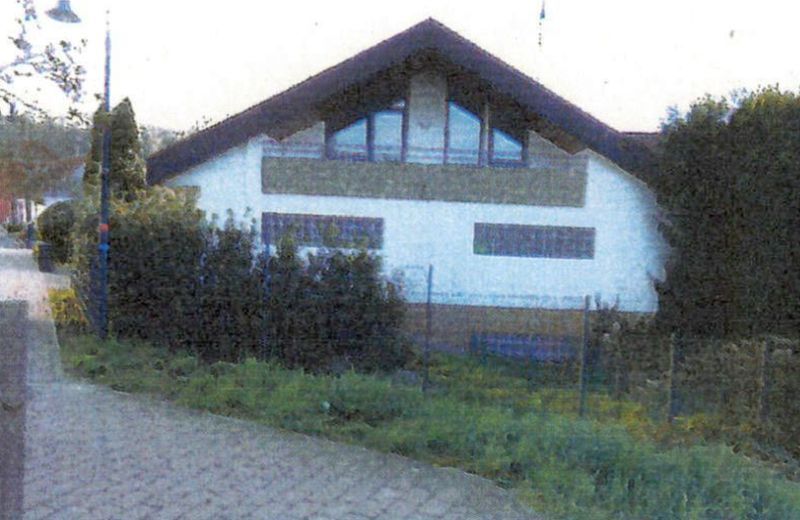 Wohnhaus mit Pkw-Doppelgarage und Schwimmbad im UG in Jagsthausen - Bild 1