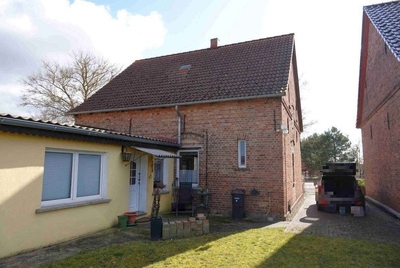Wohnhaus mit Nebengebäuden in Dorfstraße 16, 17375 Meiersberg - Bild 1
