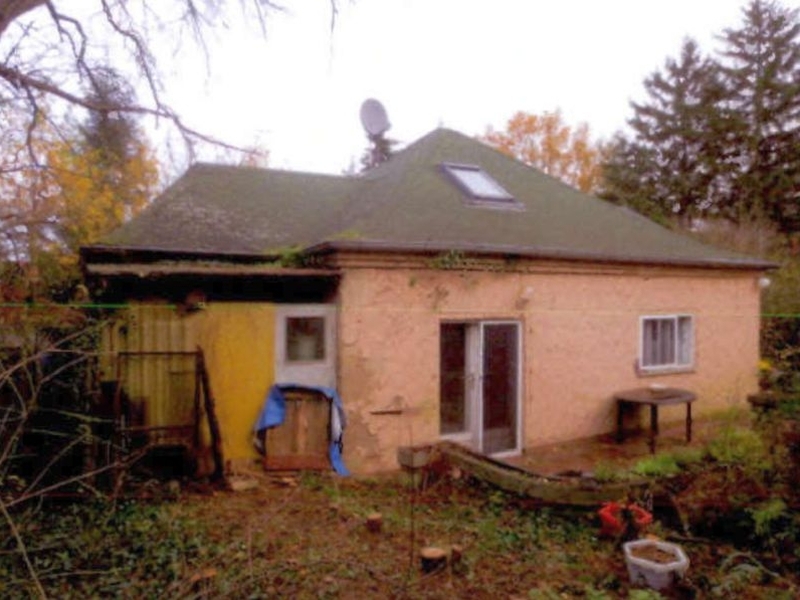 Eckgrundstück mit Wohnhaus/Siedlungshaus (Abbruchsubstanz) in Altlandsberg - Bild 1