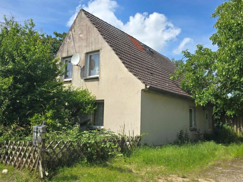 Einfamilienhaus mit Nebengebäuden in Dummerstorf - Bild 2