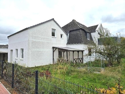 Mehrfamilienhaus mit Nebengebäuden in Breesener Chaussee 1, 1a-1c, 18299 Laage OT Liessow - Bild 2