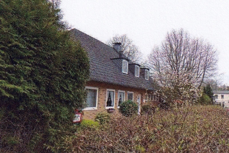Wohnhaus mit 3 Wohneinheiten und Doppelcarport (Garage) in Elmshorn - Bild 2