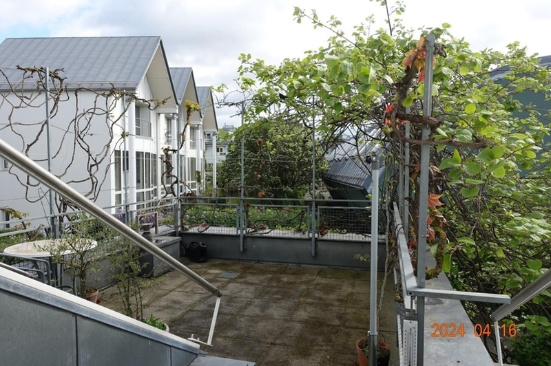 Reihenendhaus mit Stellplatz im Freien und in der Tiefgarage in Stuttgart - Bild 4