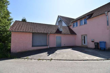 Einfamilienhaus mit Anbauten samt integrierter Garage, Nebengebäude mit Abstellräumen in Parsberg - Bild 3