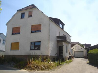 Garage, Einfamilienhaus, ohne Innenbesichtigung, stark sanierungsbedürftig in Am Küstergarten 2, 33184 Altenbeken, Schwaney - Bild 1