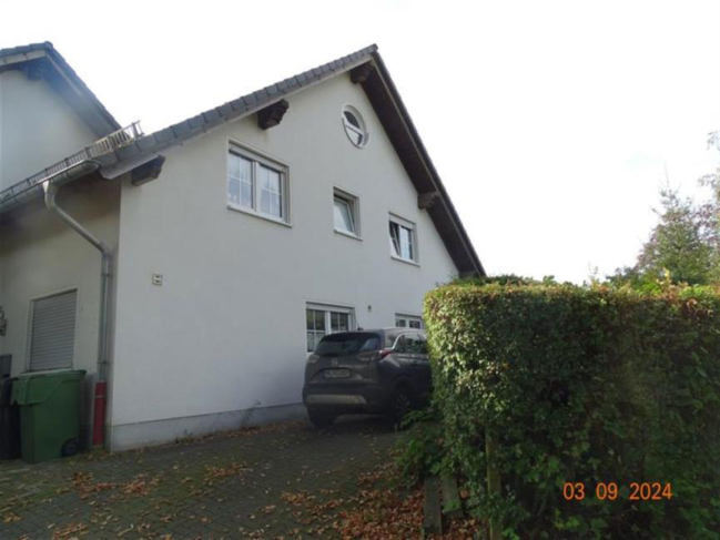 Kfz-Stellplatz, Einfamilienhaus, Doppelhaushälfte in Kierspe - Bild 2