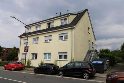 freistehendes, zweigeschossiges und vollständig unterkellertes Wohnhaus (Vorderhaus), zuzüglich ausgebautem Dachgeschoss, sowie einem eingeschossigen Anbau an der Rückseite. in Feldstraße 184, 184 A, 45701 Herten - Bild 2