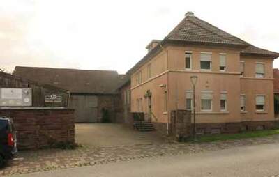 gewerblich genutztes Grundstück, Zweifamilienhaus, Kfz-Stellplatz, Gewerbeeinheit (z.B. Laden, Büro), Garage, Zweifamilienhaus und gewerblich nutzbare Nebengebäude in Westfalenstraße, 37671 Höxter, Lüchtringen - Bild 1