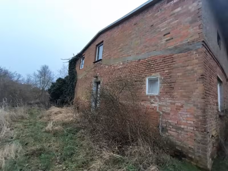 Wohnhaus mit Stallteil (ruinöser Zustand) in Bassin - Bild 2