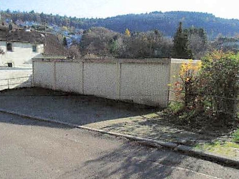 Einfamilienhaus, unbebautes Grundstück und Garagengebäude in Wilhelmsfeld - Bild 4
